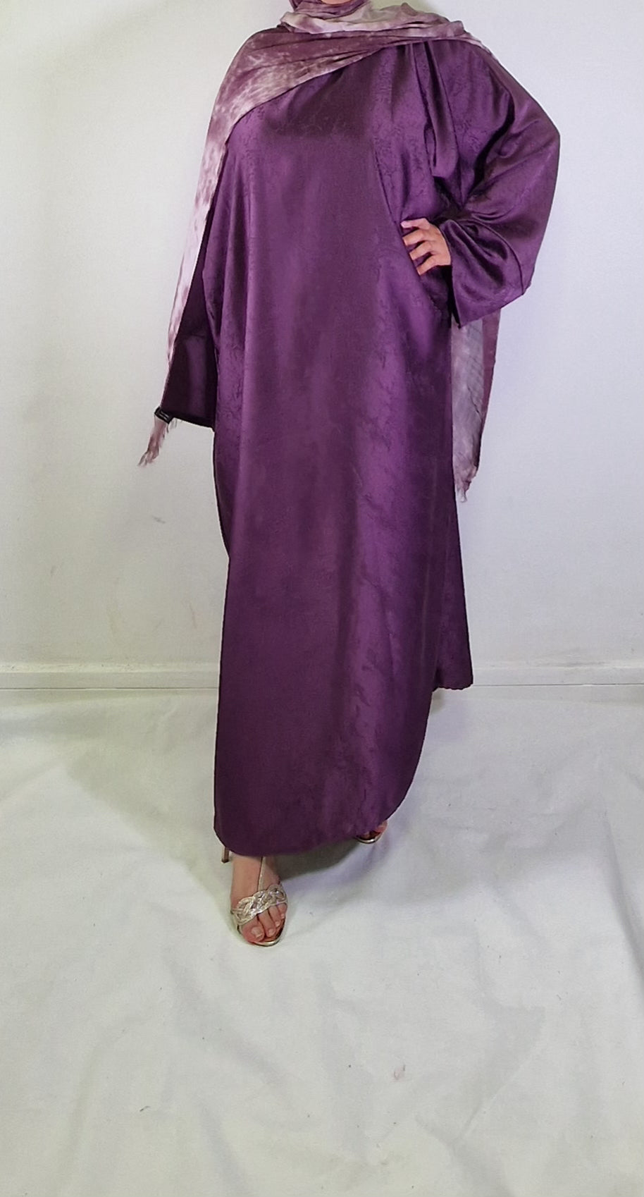 Yara Abaya purple
